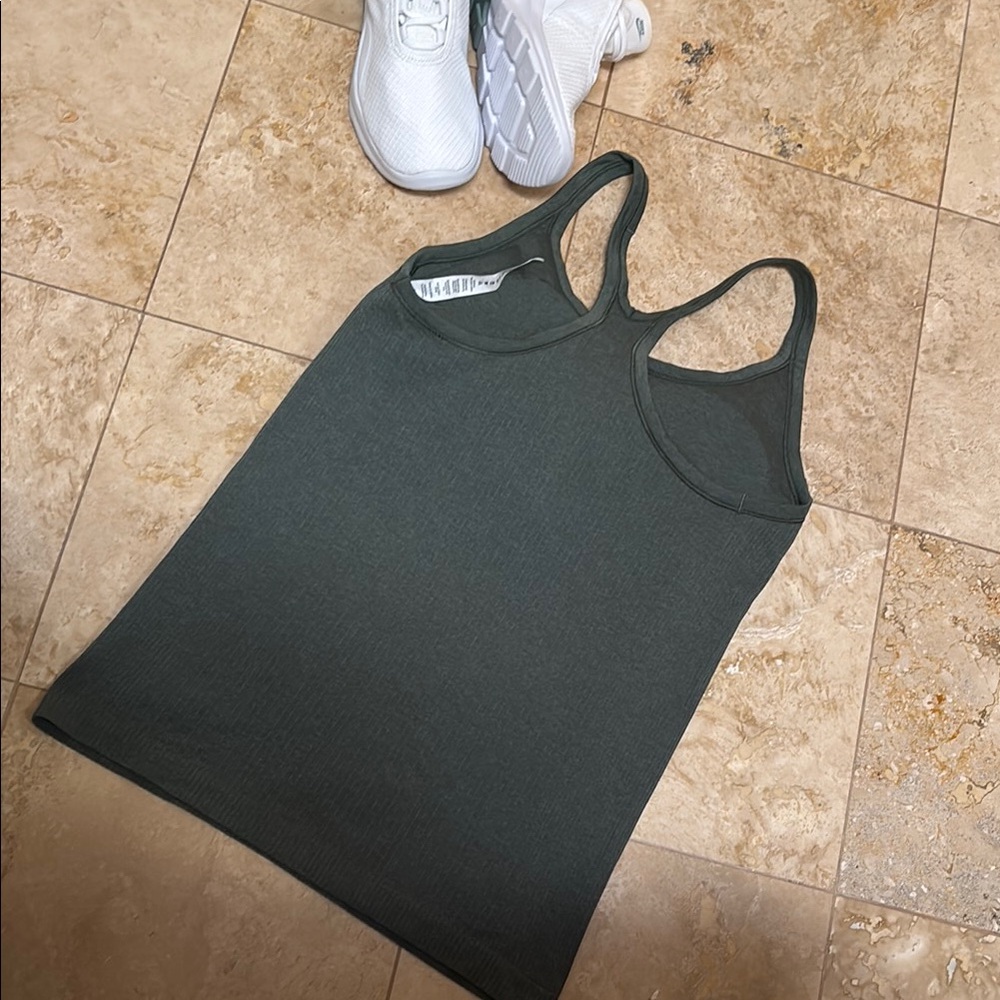 Women's Lululemon  Green Tank Top Size 10 . Nwot - Picture 4 of 4